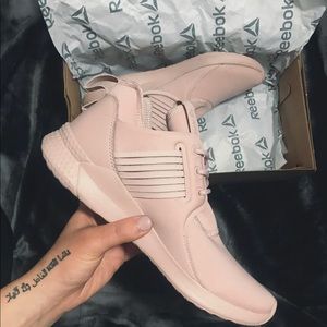 Baby pink Reebok guresu shoes 🌸
